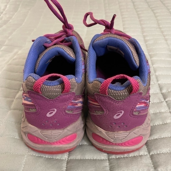 ASICS gel venture 5 running shoes, great condition, minor signs of wear. Size 9 - Picture 2 of 7